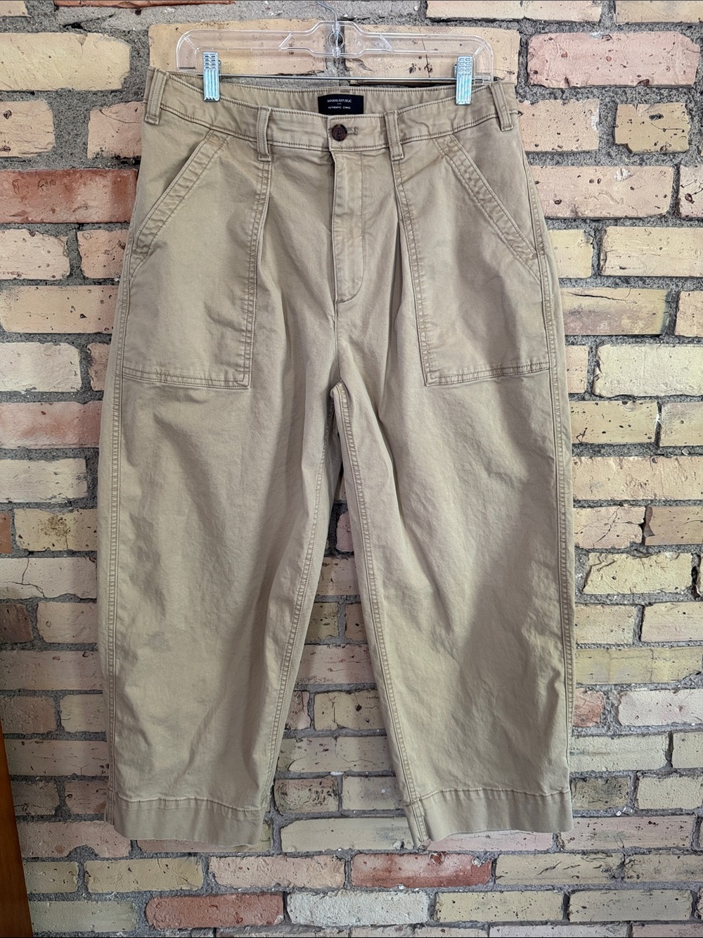 Banana Republic barrel horseshoe balloon Cropped Pants in Tan sz 12